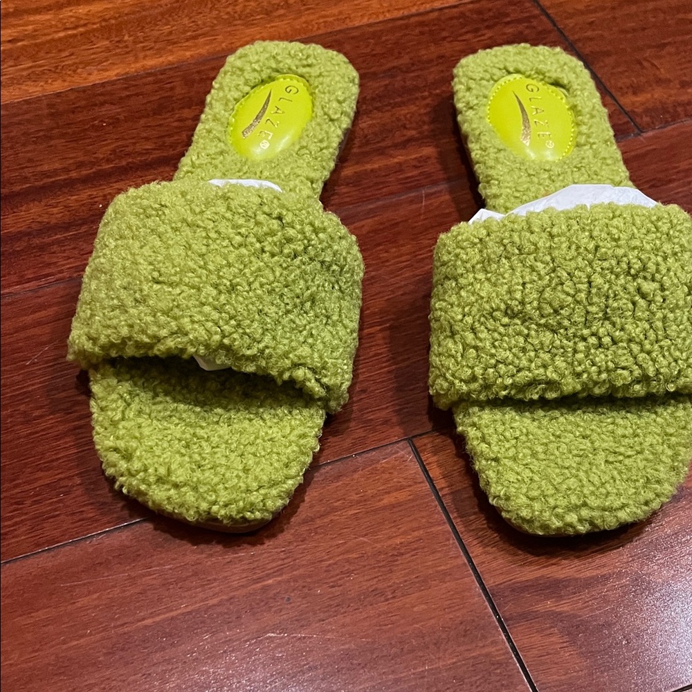 Green Fuzzy Slide Sandals Size 7 new